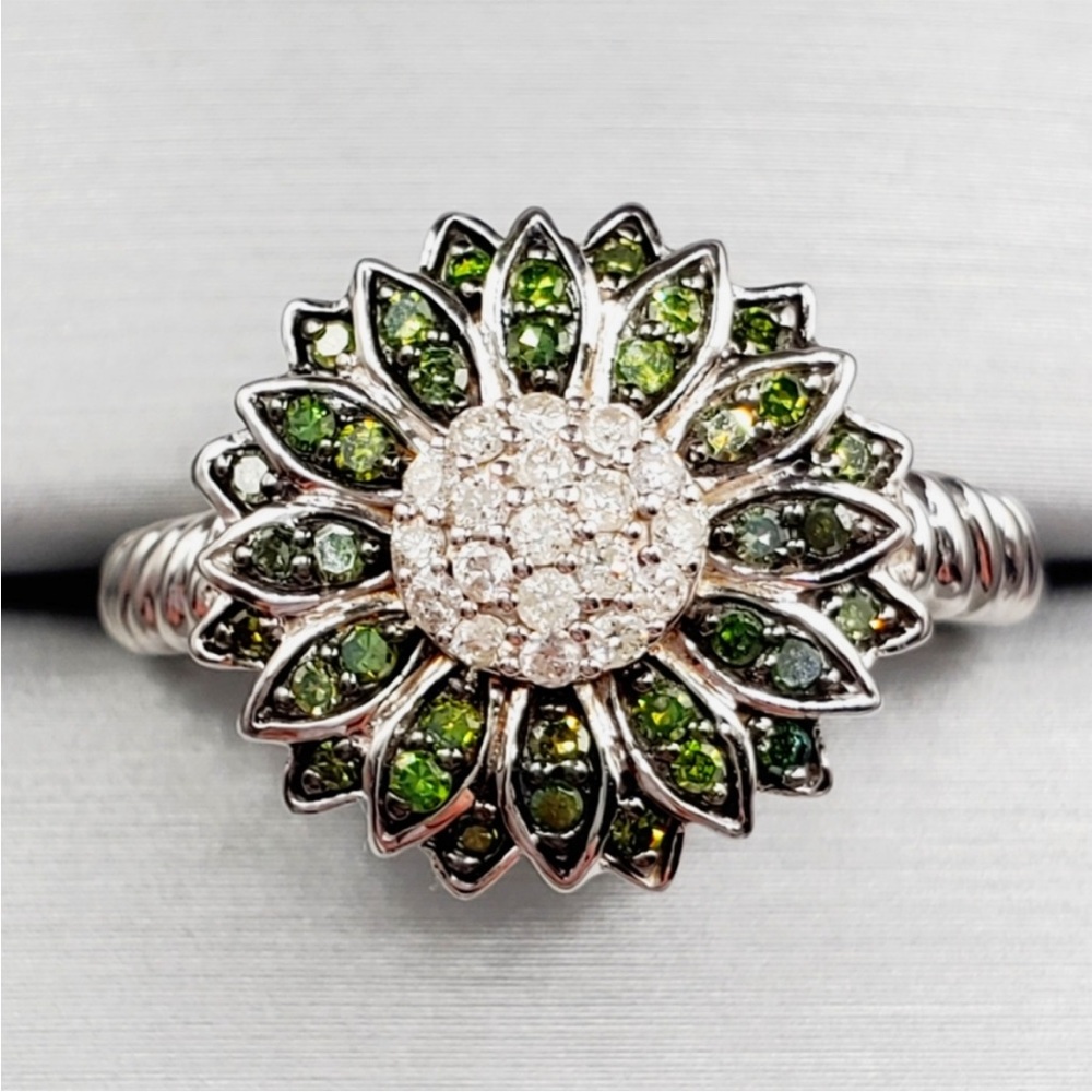 Genuine Round White & Green Diamond 925 Sterling Silver Daisy Flower Rope Ring